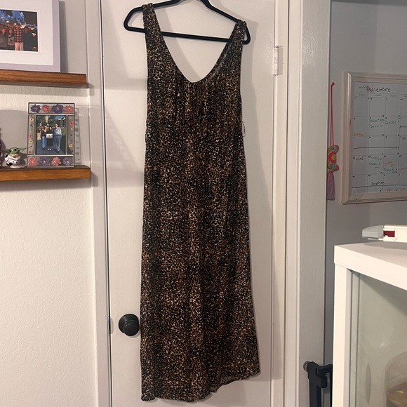Old Navy Dresses & Skirts - [NEW] OLD NAVY Leopard Print Scoop neck Sleeveless Midi Knit Dress: Sz XL